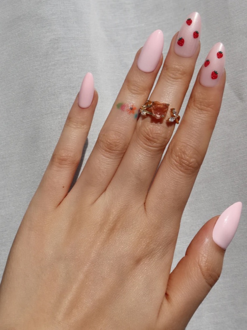 NIB Strawberry Shake Press-On Nails — Almond Medium